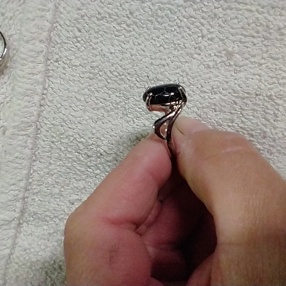 Silvertone black 🖤 stone 🪨 ring 💍8